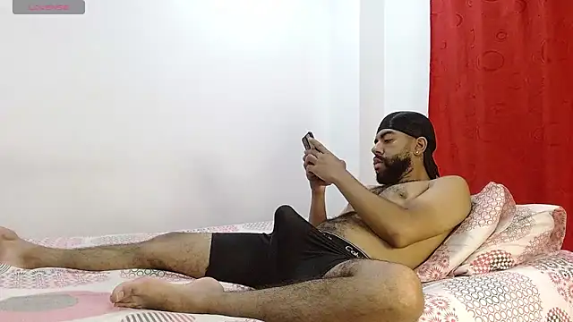 Snapshot of Aroon_Stonne chatting on February 8, 1:22 am Aroon Stonne online show from February 8, 1:22 am