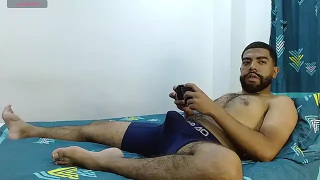 Snapshot of Aroon_Stonne chatting on February 11, 1:31 am Aroon Stonne online show from February 11, 1:31 am