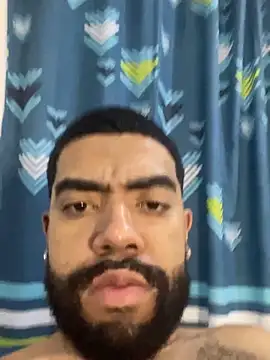 Snapshot of Aroon_Stonne chatting on October 8, 5:05 am Aroon Stonne online show from October 8, 5:05 am