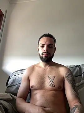 Snapshot of phellipestronda chatting on May 5, 10:34 am phellipestronda online show from May 5, 10:34 am