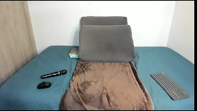 AmeliPonce online show from April 20, 1:47 pm