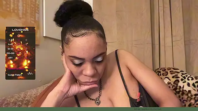 Snapshot of Sanaawest chatting on December 7, 7:16 am Sanaawest online show from December 7, 7:16 am