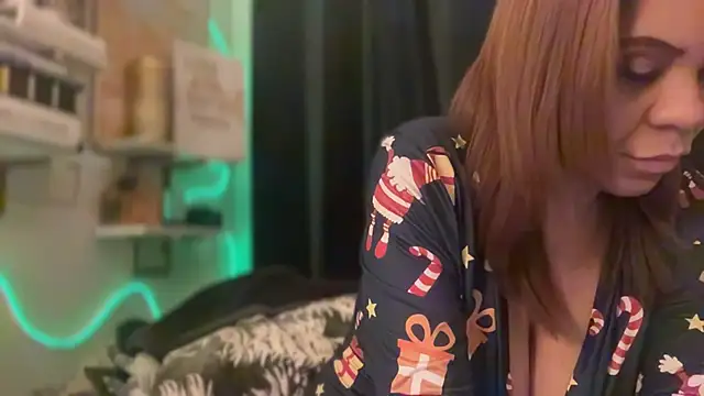 Snapshot of Sanaawest chatting on December 14, 12:32 pm Sanaawest online show from December 14, 12:32 pm