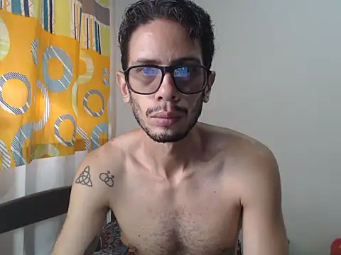 alisterxxx online show from April 15, 2:02 pm