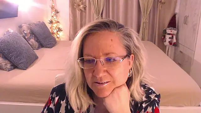 Snapshot of Raisshy chatting on December 16, 6:10 am Raisshy online show from December 16, 6:10 am