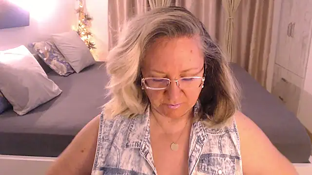 Snapshot of Raisshy chatting on March 2, 3:37 pm Raisshy online show from March 2, 3:37 pm