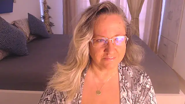 Snapshot of Raisshy chatting on September 21, 9:55 am Raisshy online show from September 21, 9:55 am