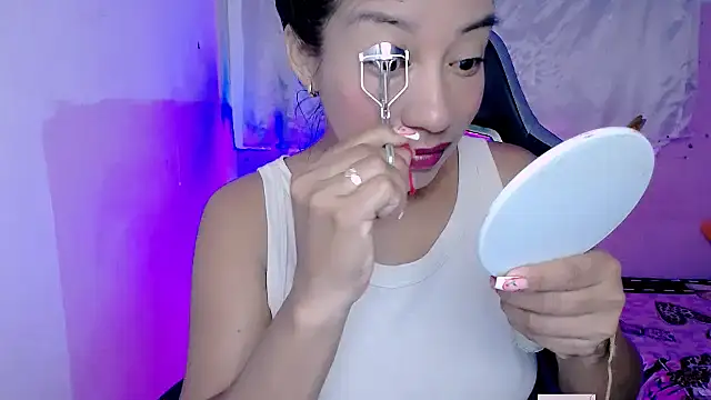 ninatiny online show from October 27, 9:57 am