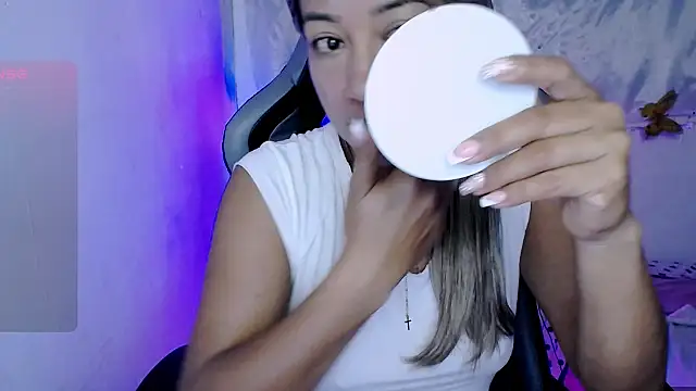 ninatiny online show from November 20, 9:20 am