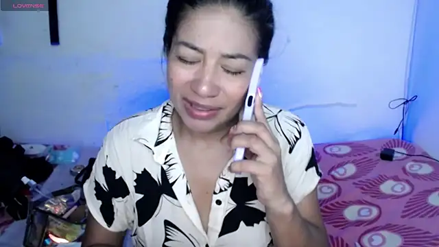 ninatiny online show from April 15, 11:50 am