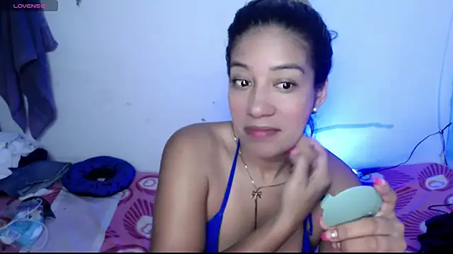 ninatiny online show from April 21, 11:27 am