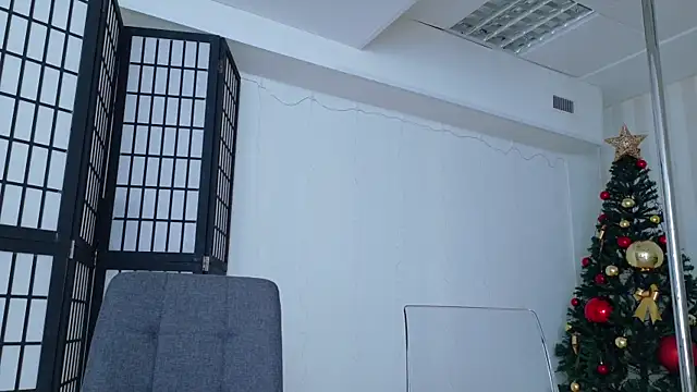 girl nextd00r online show from January 4, 3:17 pm