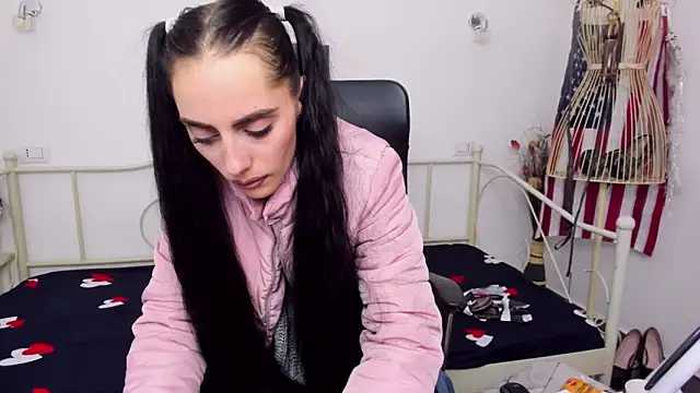 Snapshot of jessystarr chatting on February 18, 10:25 pm jessystarr online show from February 18, 10:25 pm