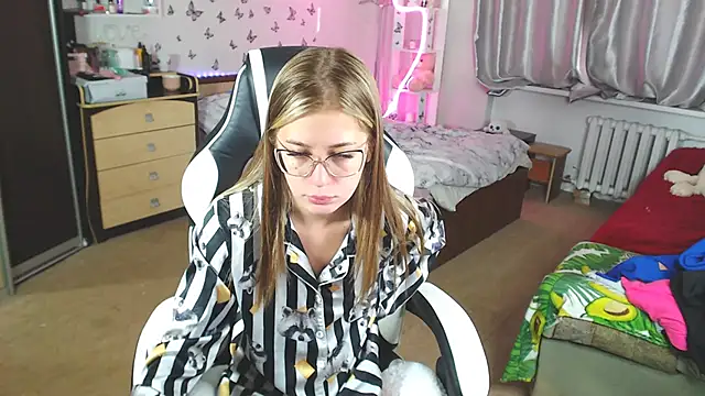 Kira honeyy online show from March 22, 6:11 am