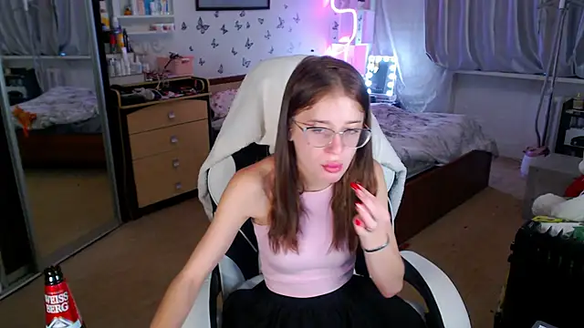 Kira honeyy online show from October 8, 6:00 am