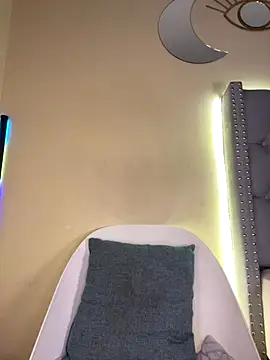 Snapshot of KIARAPRETTY chatting on September 14, 3:49 am KIARAPRETTY online show from September 14, 3:49 am