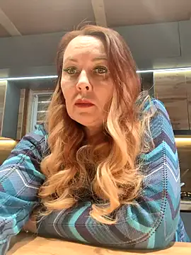 Snapshot of FreeMyFire chatting on February 11, 4:01 am FreeMyFire online show from February 11, 4:01 am