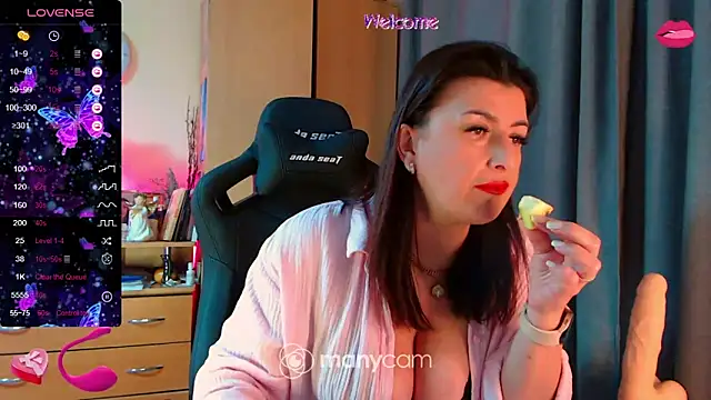 Snapshot of Hotangel75 chatting on February 4, 11:16 am Hotangel75 online show from February 4, 11:16 am