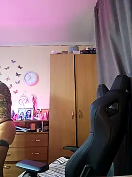 Snapshot of Hotangel75 chatting on September 17, 8:38 am Hotangel75 online show from September 17, 8:38 am