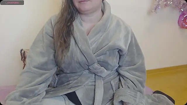Snapshot of Lady_Adrianna chatting on February 28, 9:44 pm Lady Adrianna online show from February 28, 9:44 pm