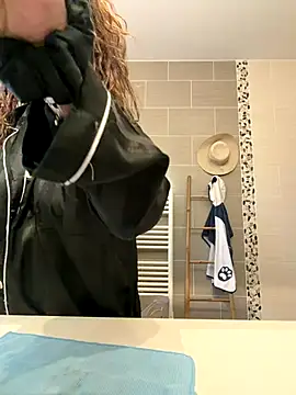 Clara-xoxo online show from January 8, 8:49 am