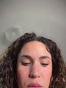 Clara-xoxo online show from February 10, 2:21 pm