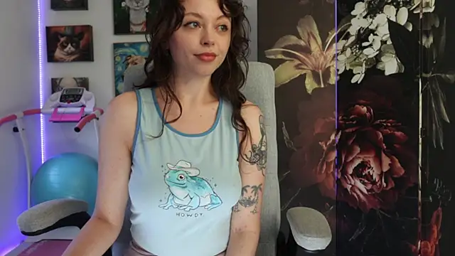 Snapshot of makiyahbelle chatting on February 11, 8:05 am makiyahbelle online show from February 11, 8:05 am