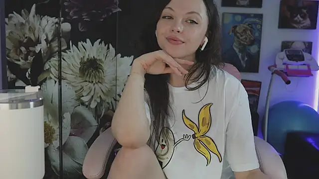 Snapshot of makiyahbelle chatting on November 27, 10:28 am makiyahbelle online show from November 27, 10:28 am