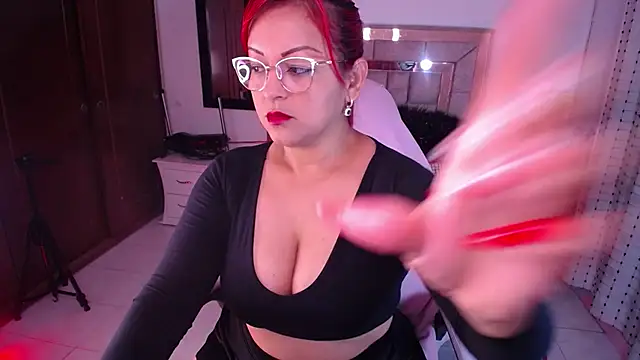 salomecastro  online show from February 7, 2:08 am