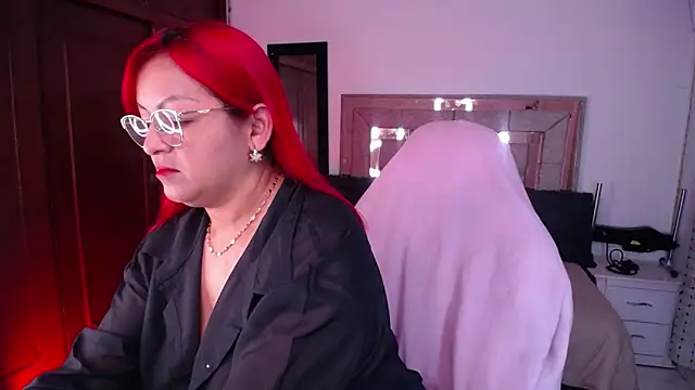 salomecastro  online show from October 13, 3:28 am