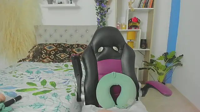 Snapshot of Gaby_ortis chatting on December 15, 3:56 am Gaby ortis online show from December 15, 3:56 am