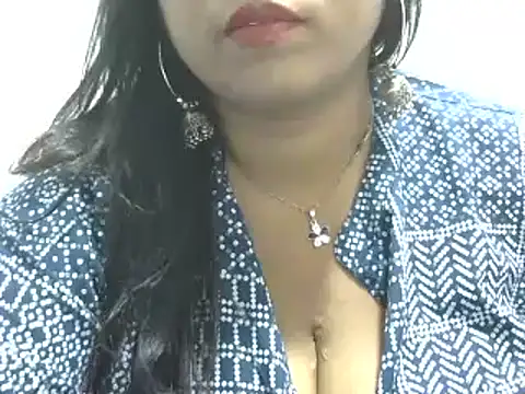 Snapshot of ROSEE_MERRYYYY chatting on January 5, 3:13 pm ROSEE MERRYYYY online show from January 5, 3:13 pm