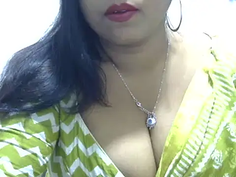 Snapshot of ROSEE_MERRYYYY chatting on February 15, 6:01 pm ROSEE MERRYYYY online show from February 15, 6:01 pm