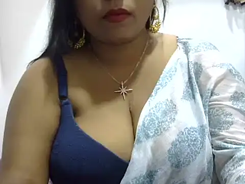 Snapshot of ROSEE_MERRYYYY chatting on February 19, 1:39 pm ROSEE MERRYYYY online show from February 19, 1:39 pm