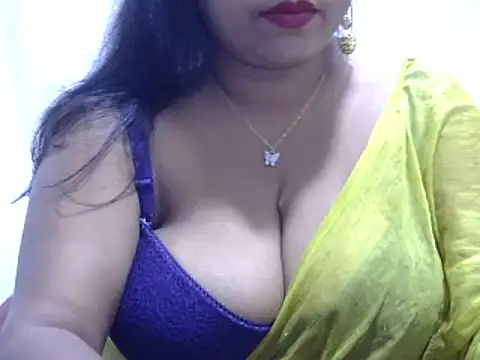 Snapshot of ROSEE_MERRYYYY chatting on February 20, 5:40 pm ROSEE MERRYYYY online show from February 20, 5:40 pm