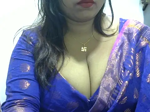 Snapshot of ROSEE_MERRYYYY chatting on November 18, 6:23 pm ROSEE MERRYYYY online show from November 18, 6:23 pm