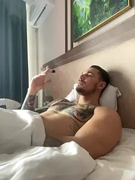 Snapshot of Hot__Tiger chatting on February 9, 10:09 am Hot Tiger online show from February 9, 10:09 am