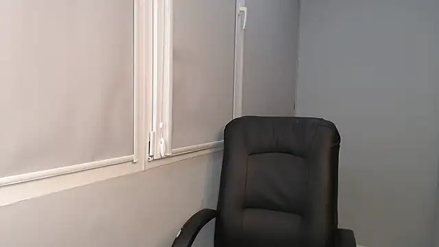 Snapshot of Lady_Joli chatting on December 8, 10:25 pm Lady Joli online show from December 8, 10:25 pm