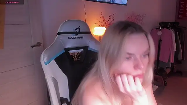 CharliSweet online show from February 10, 4:14 pm