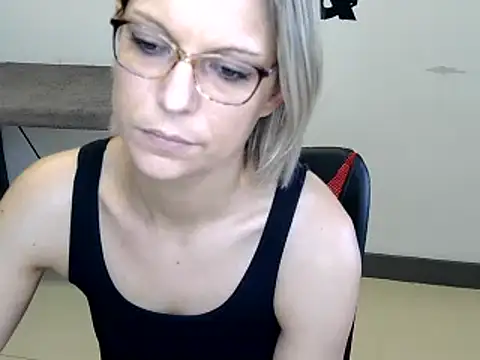 Snapshot of alixfeeling chatting on December 6, 1:55 pm alixfeeling online show from December 6, 1:55 pm