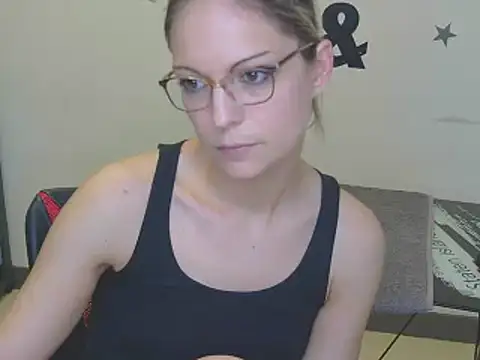 Snapshot of alixfeeling chatting on December 30, 3:57 pm alixfeeling online show from December 30, 3:57 pm