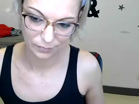 Snapshot of alixfeeling chatting on January 17, 3:22 pm alixfeeling online show from January 17, 3:22 pm