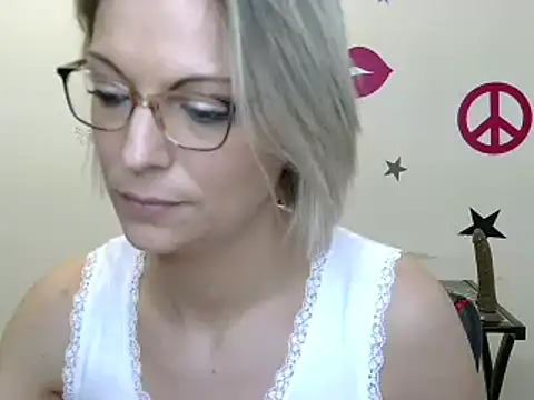 Snapshot of alixfeeling chatting on January 24, 4:06 pm alixfeeling online show from January 24, 4:06 pm