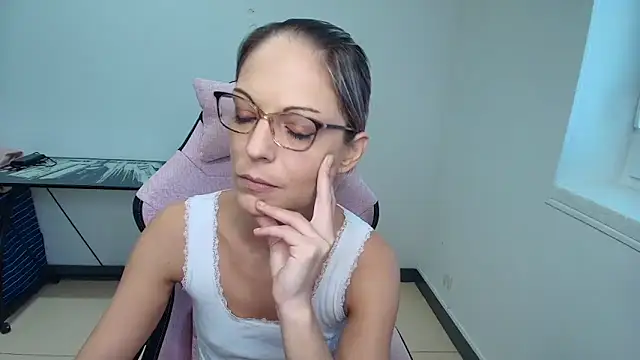 Snapshot of alixfeeling chatting on October 7, 2:36 pm alixfeeling online show from October 7, 2:36 pm