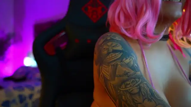 Snapshot of ambarEvans chatting on December 2, 2:20 am ambarEvans online show from December 2, 2:20 am