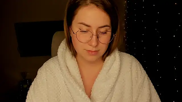 SeasonalSomeone online show from December 6, 2:38 pm