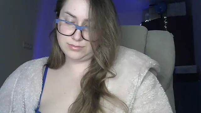 Snapshot of SeasonalSomeone chatting on April 29, 10:05 pm SeasonalSomeone online show from April 29, 10:05 pm