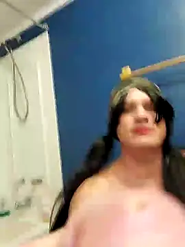 Snapshot of MaddyC6992 chatting on December 30, 9:27 am MaddyC6992 online show from December 30, 9:27 am