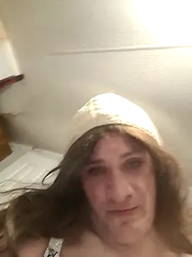 Snapshot of MaddyC6992 chatting on February 1, 1:04 am MaddyC6992 online show from February 1, 1:04 am