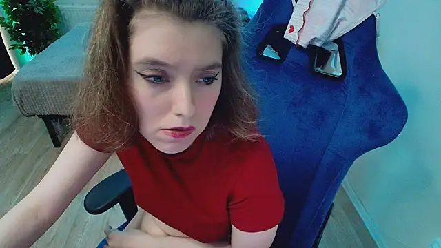 Snapshot of CranberryHot chatting on May 4, 6:09 am CranberryHot online show from May 4, 6:09 am